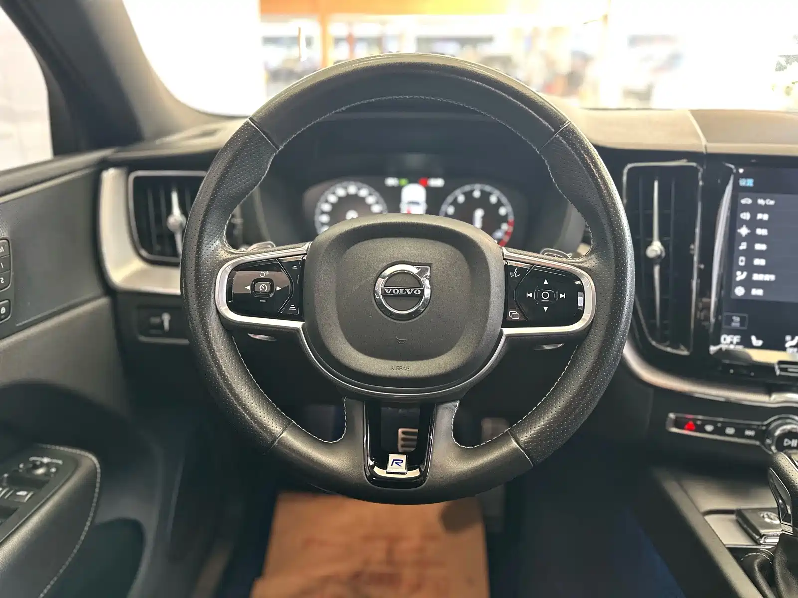 Фото 6 - Volvo XC60