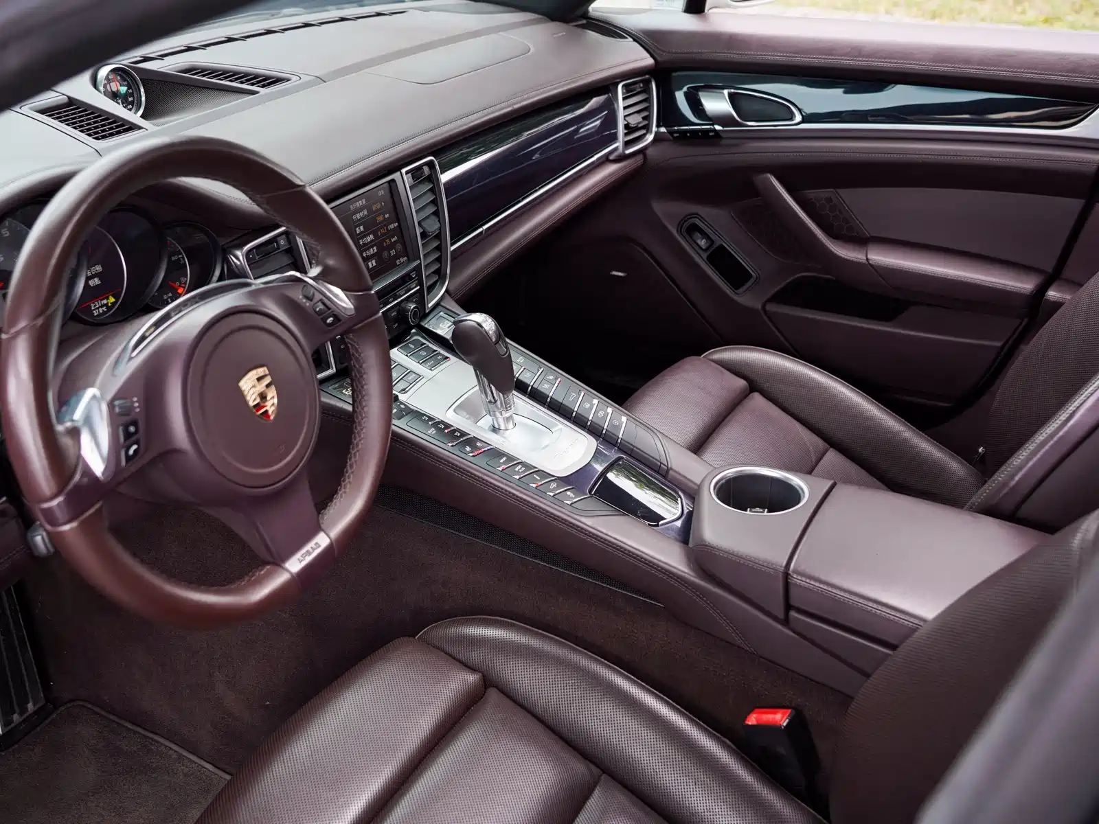 Фото 40 - Porsche Panamera
