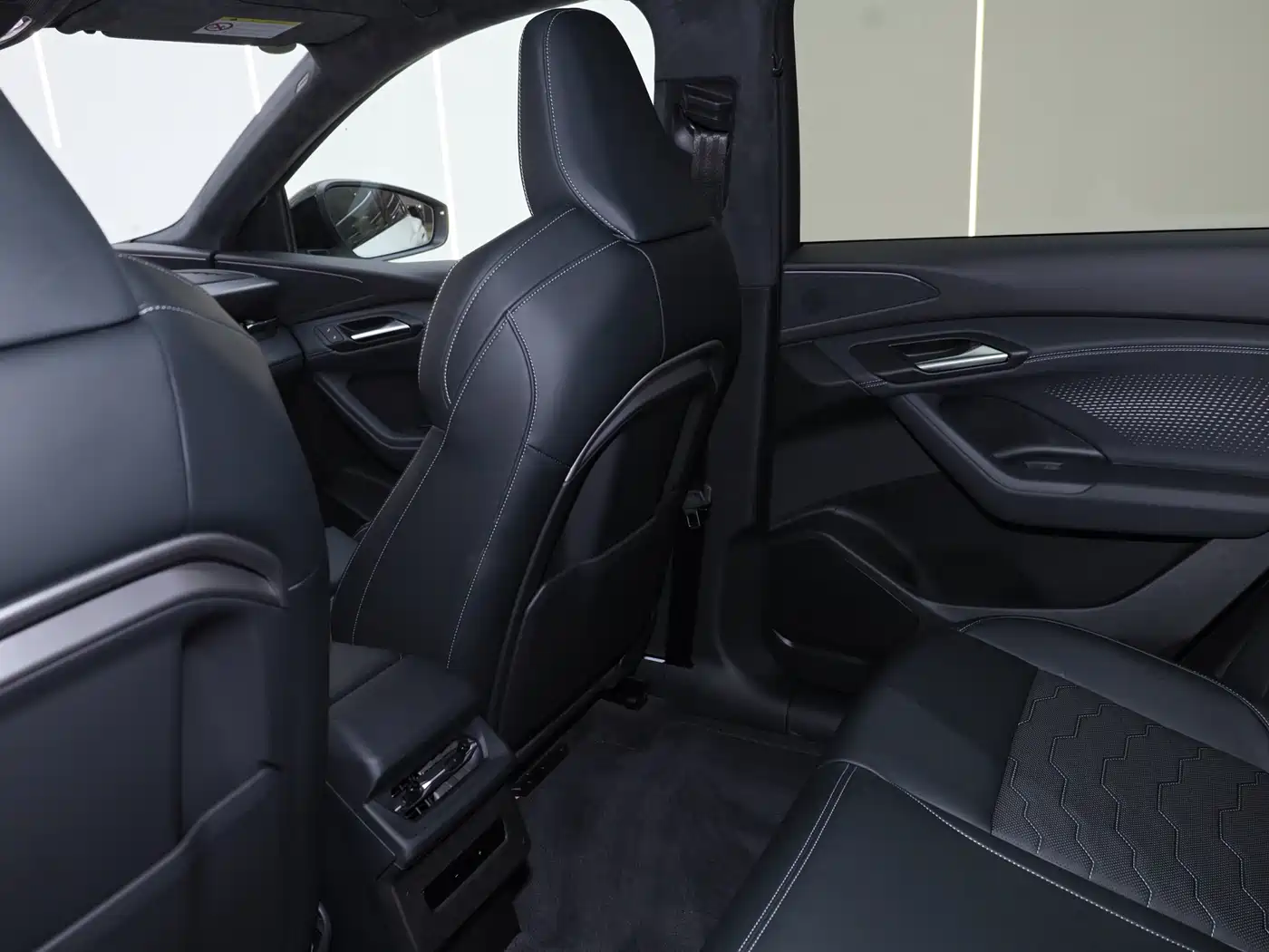 Audi Q6L e-tron 2025 Model Pioneer Edition фото 17