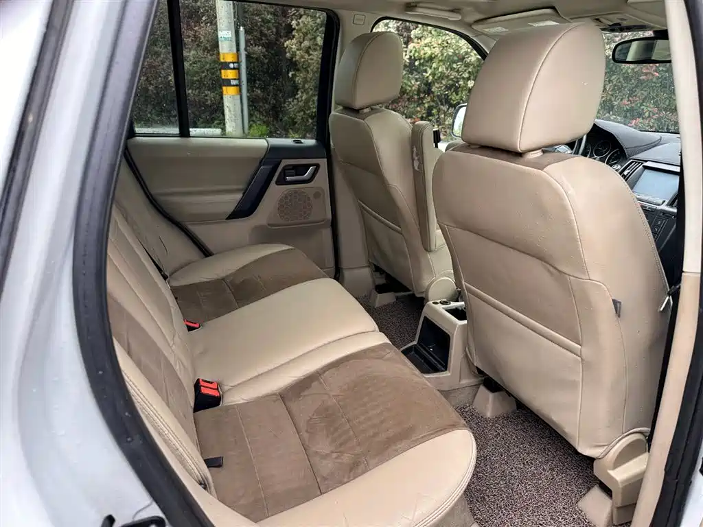 Land Rover Freelander 2 2011 3.2L i6 SE Petrol фото 12