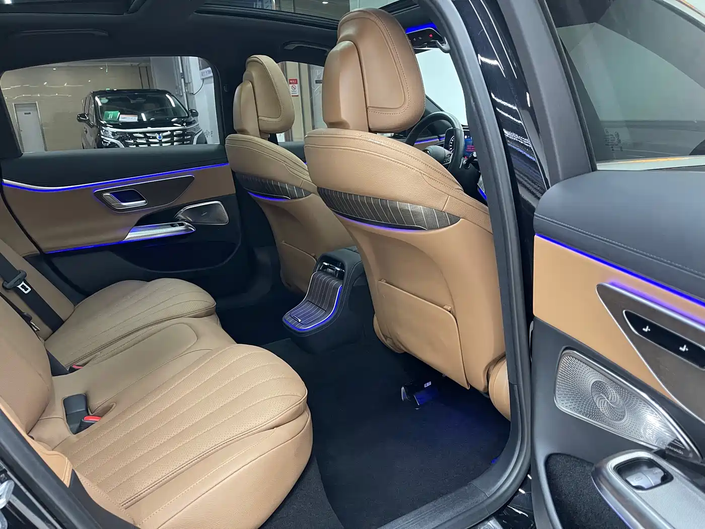 Mercedes-Benz E-Class 2024 E 300 L Fashion фото 11