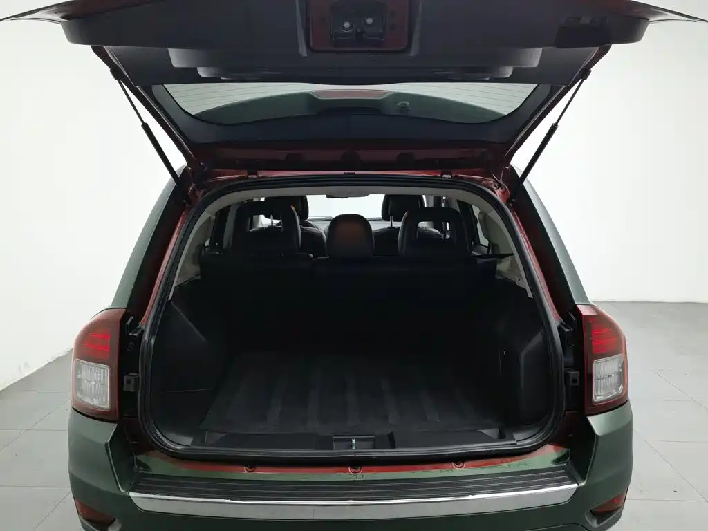 صورة 16 - Jeep Compass (Import)
