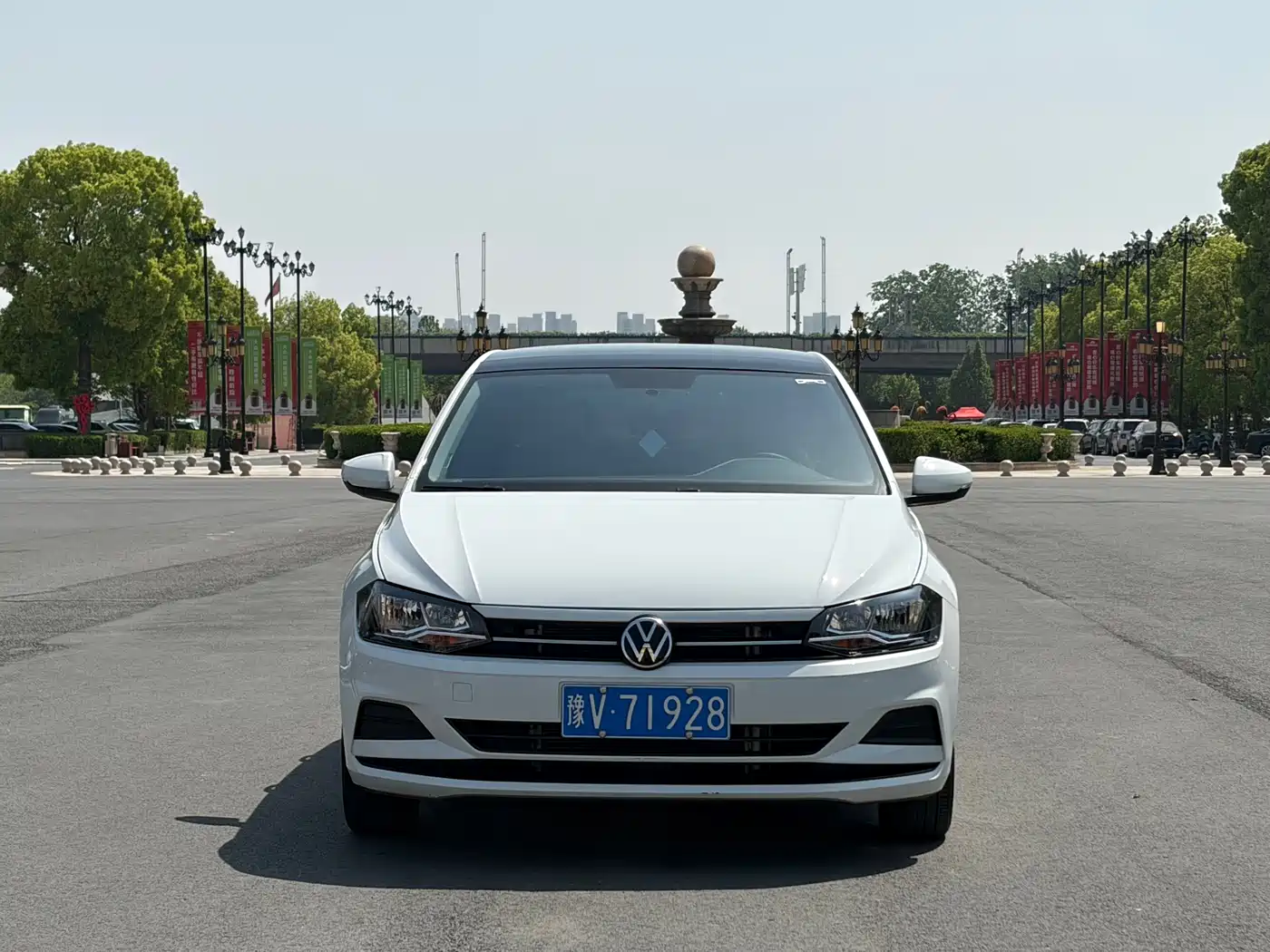 VOLKSWAGEN POLO