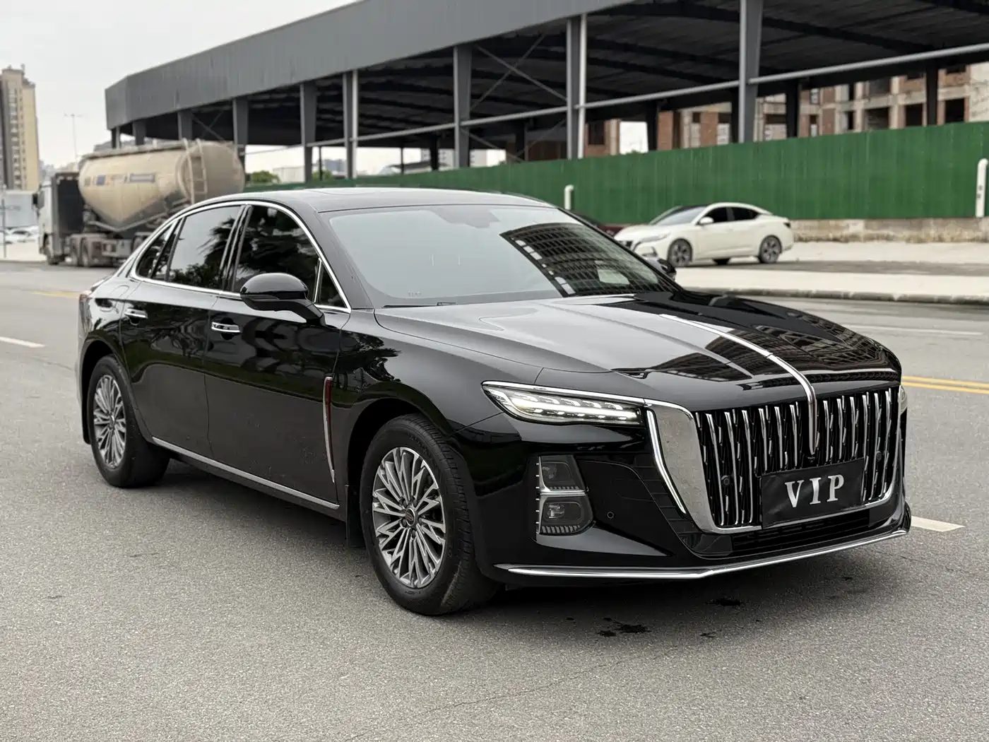 Hongqi H5 2025 1.5T DCT Flag Rhythm 500,000 Units Memorial Edition фото 2