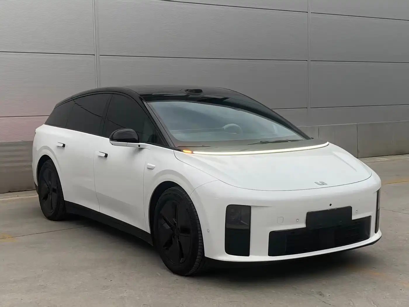 Фото 3 - Li Auto i6