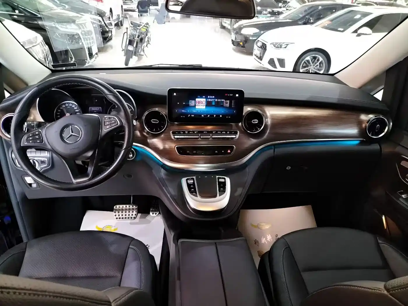 Mercedes-Benz V-Class 2021 V 260 Pilot Edition фото 4