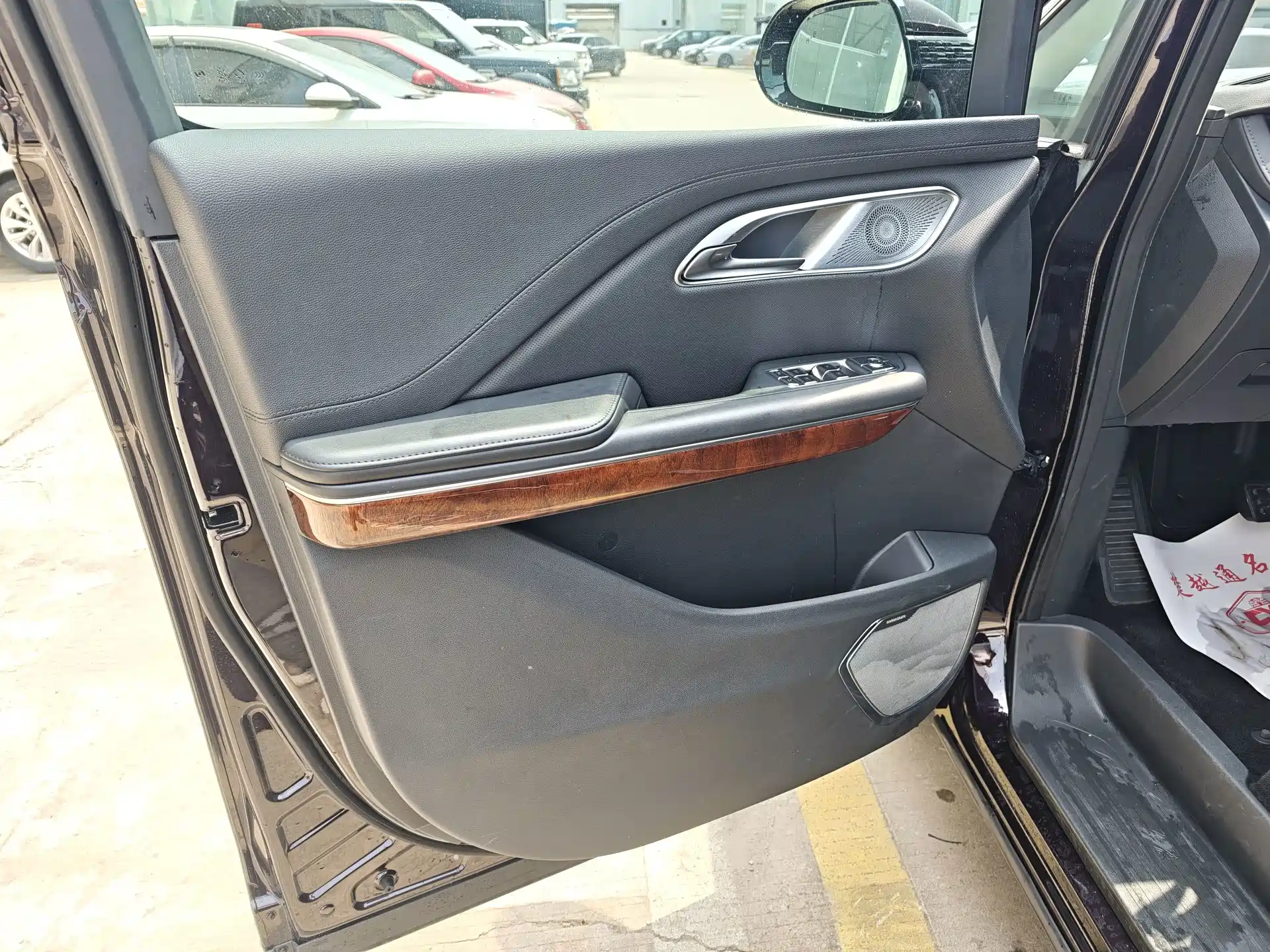 Фото 12 - Hongqi HQ9