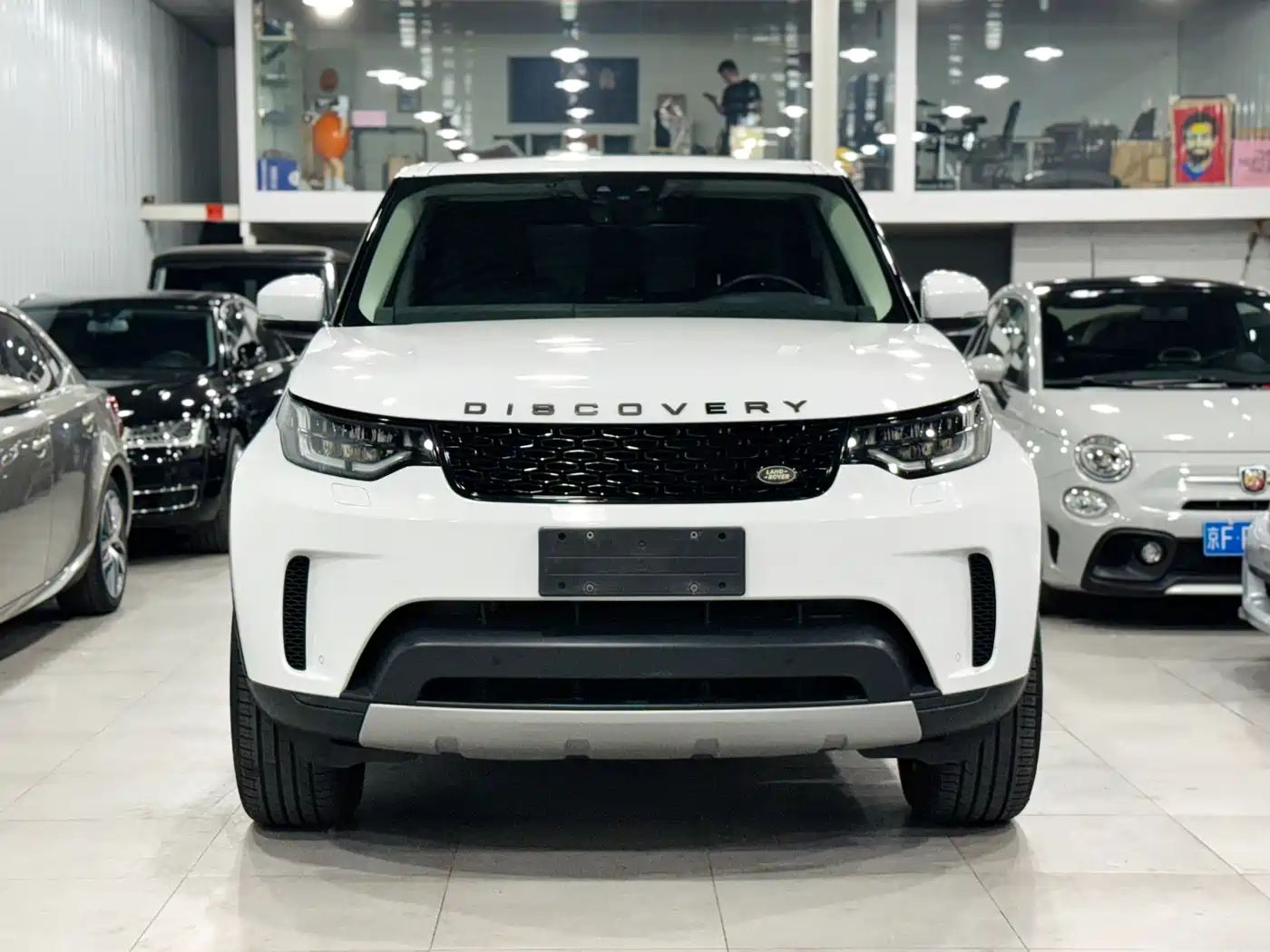 Land Rover Discovery 2017 3.0 SC V6 HSE фото 2