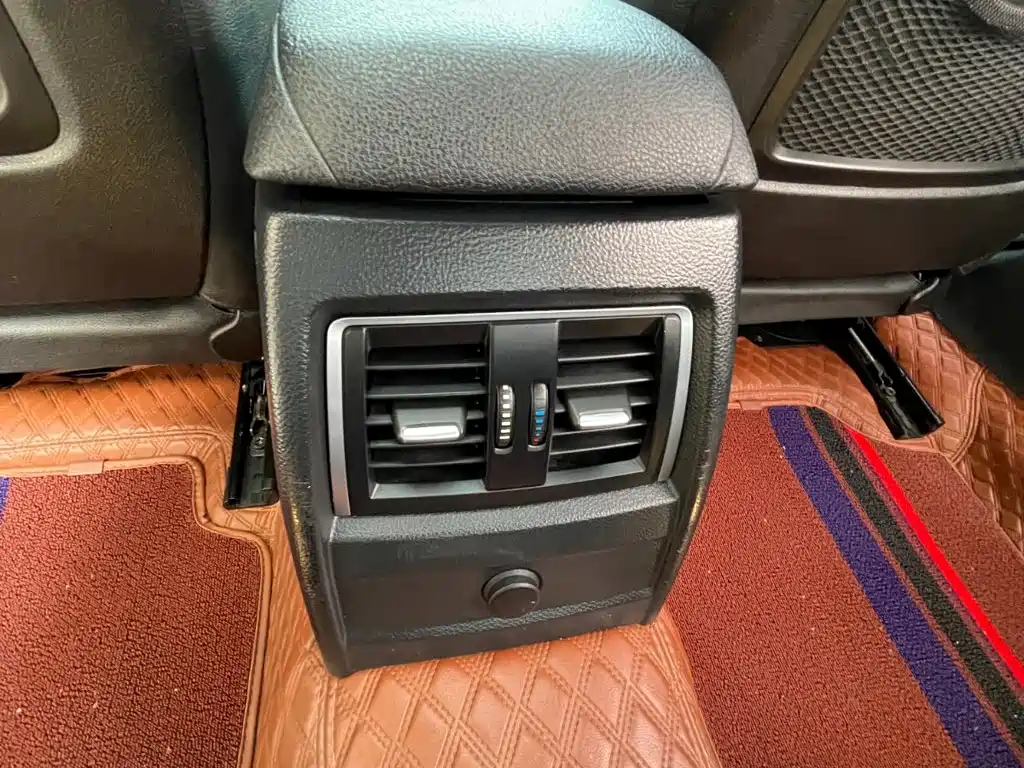 Photo 18 - BMW 3 Series