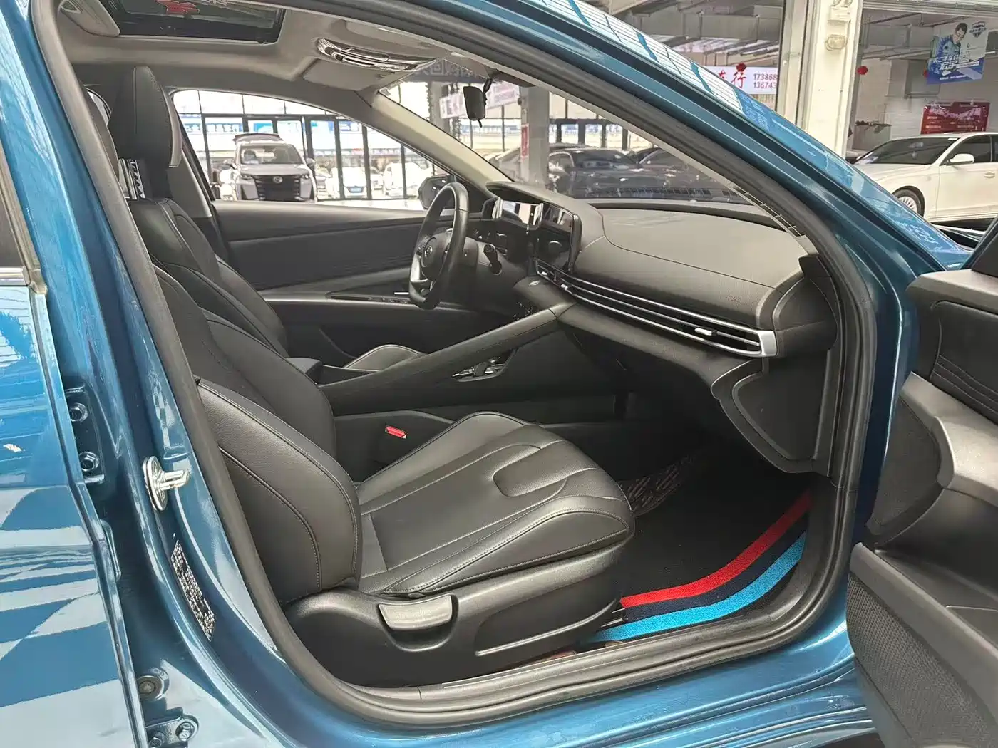 Hyundai Elantra 2022 1.5L CVT LUX Premium Edition фото 20