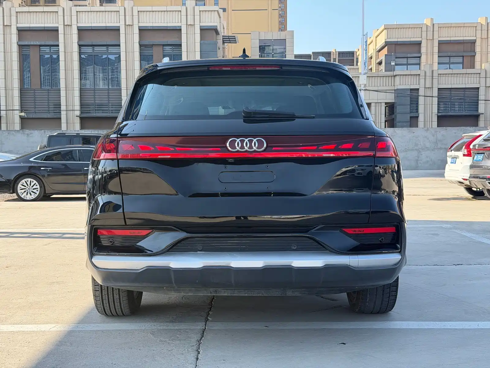 Photo 5 - Audi Q6