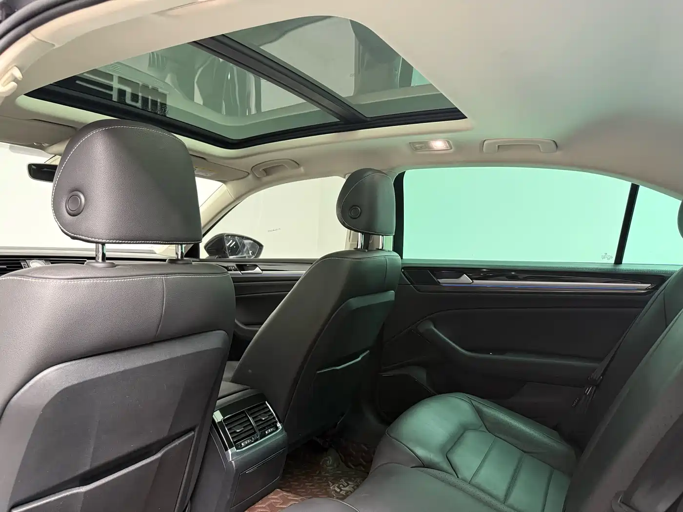 Volkswagen Phideon 2019 380TSI 2WD Business Edition China V фото 5