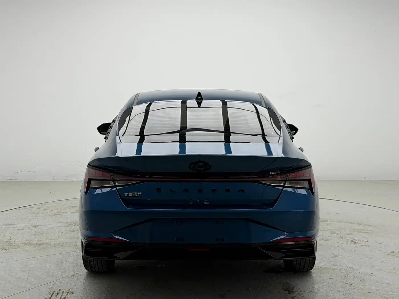 Hyundai Elantra 2022 1.5L CVT LUX Premium Edition фото 5