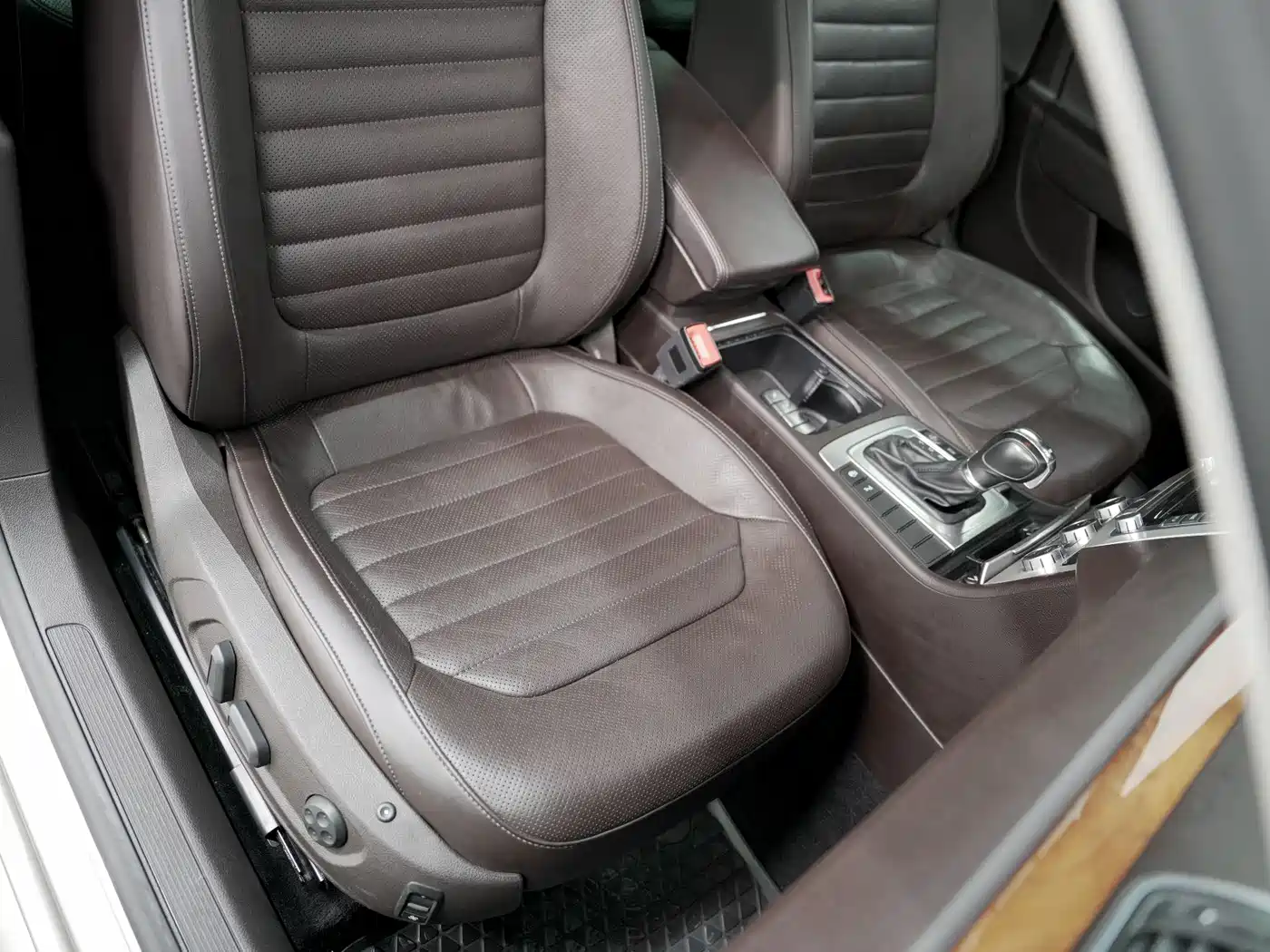 Volkswagen Magotan (Import) 2012 Wagon 2.0TSI Luxury фото 15