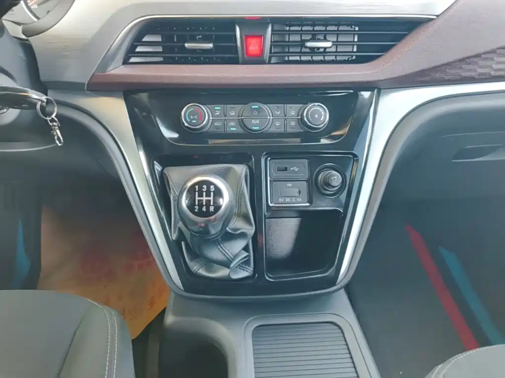 JAC Refine M3 2022 2022 1.5T 7-Seater Standard