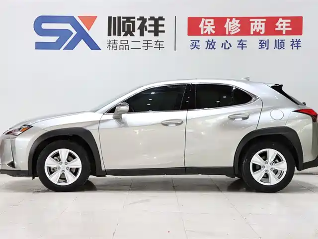 Lexus UX 2020 200 Special Edition — фото 4