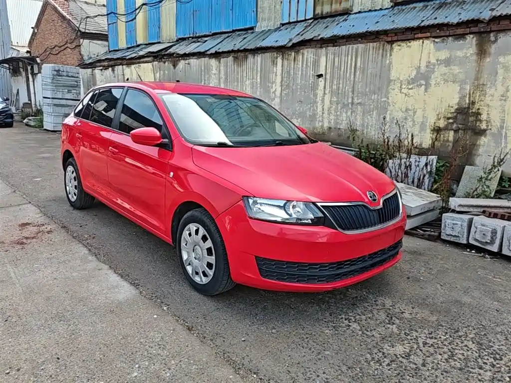 Škoda Skoda Rapid Spaceback 2016 Facelift 1.6L Automatic Forward Edition фото 4