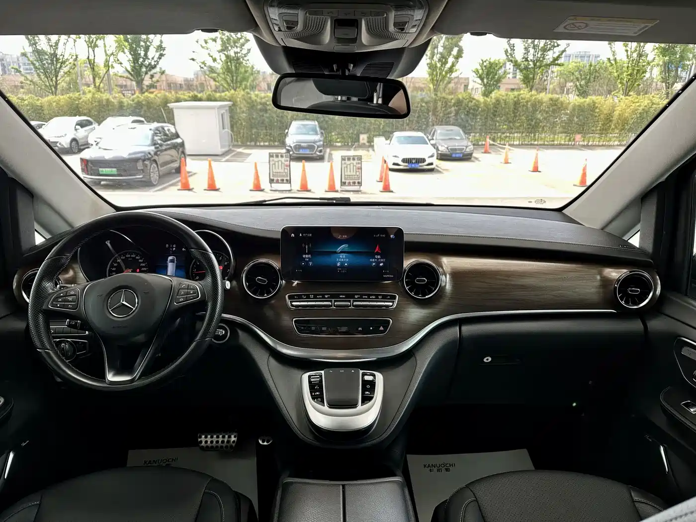Mercedes-Benz V-Class 2021 V 260 L Long Wheelbase Luxury Edition фото 7