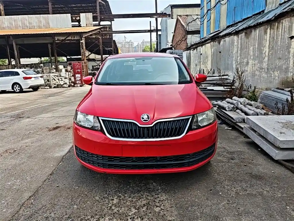 Škoda Skoda Rapid Spaceback 2016 Facelift 1.6L Automatic Forward Edition фото 3