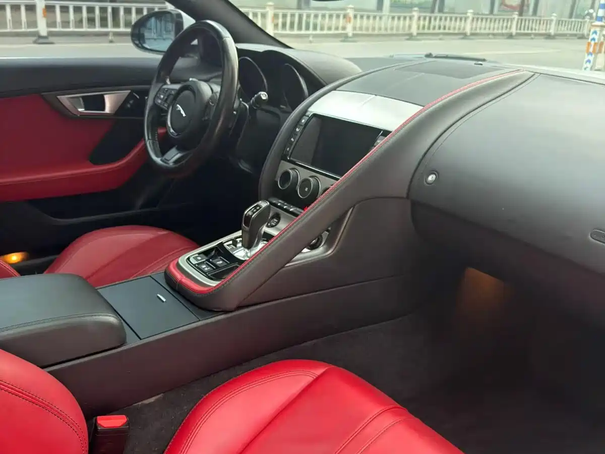 Jaguar F-TYPE 2017 2016 3.0 SC Hardtop