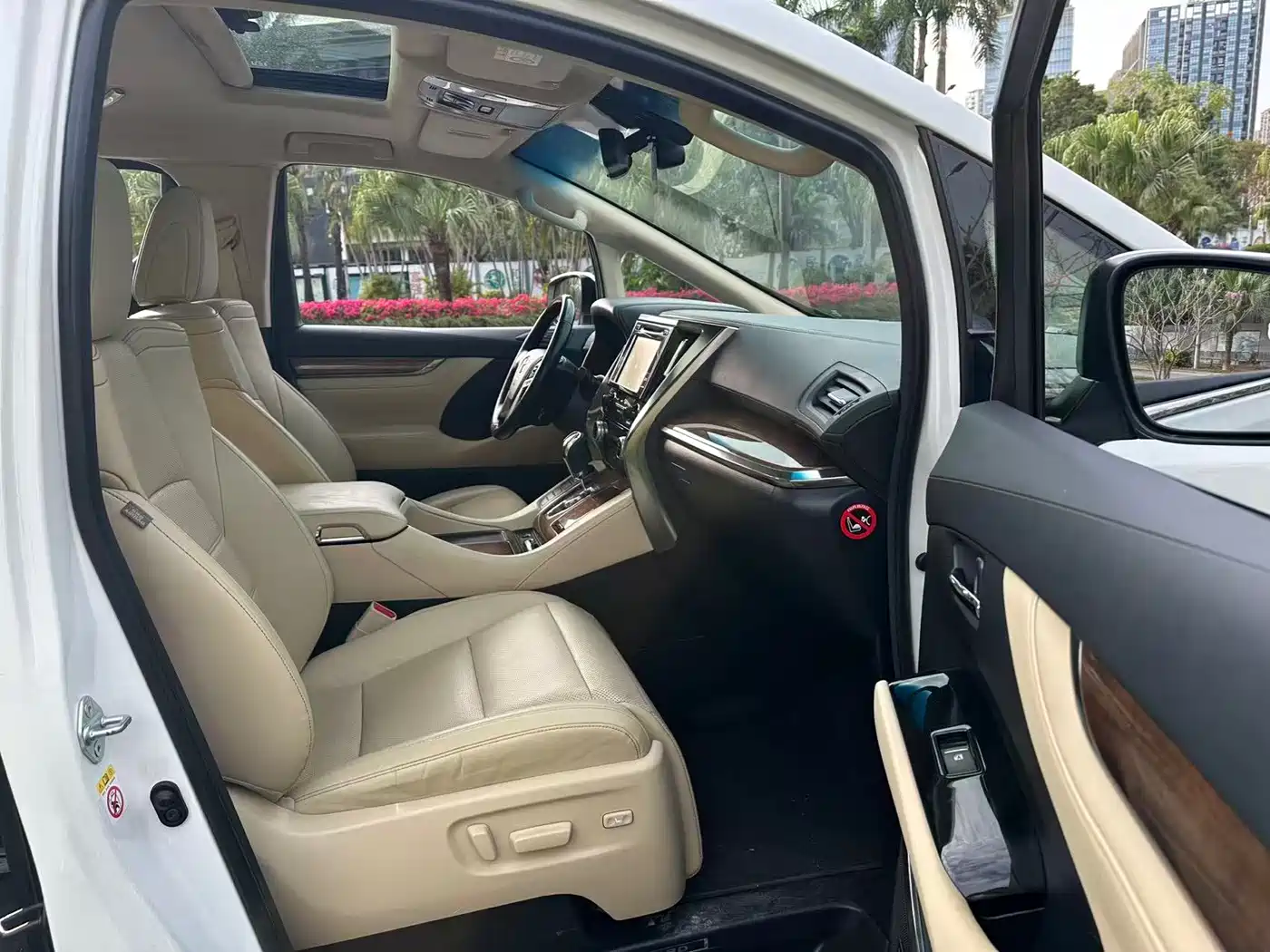 Toyota Alphard 2018 3.5L Premium фото 9