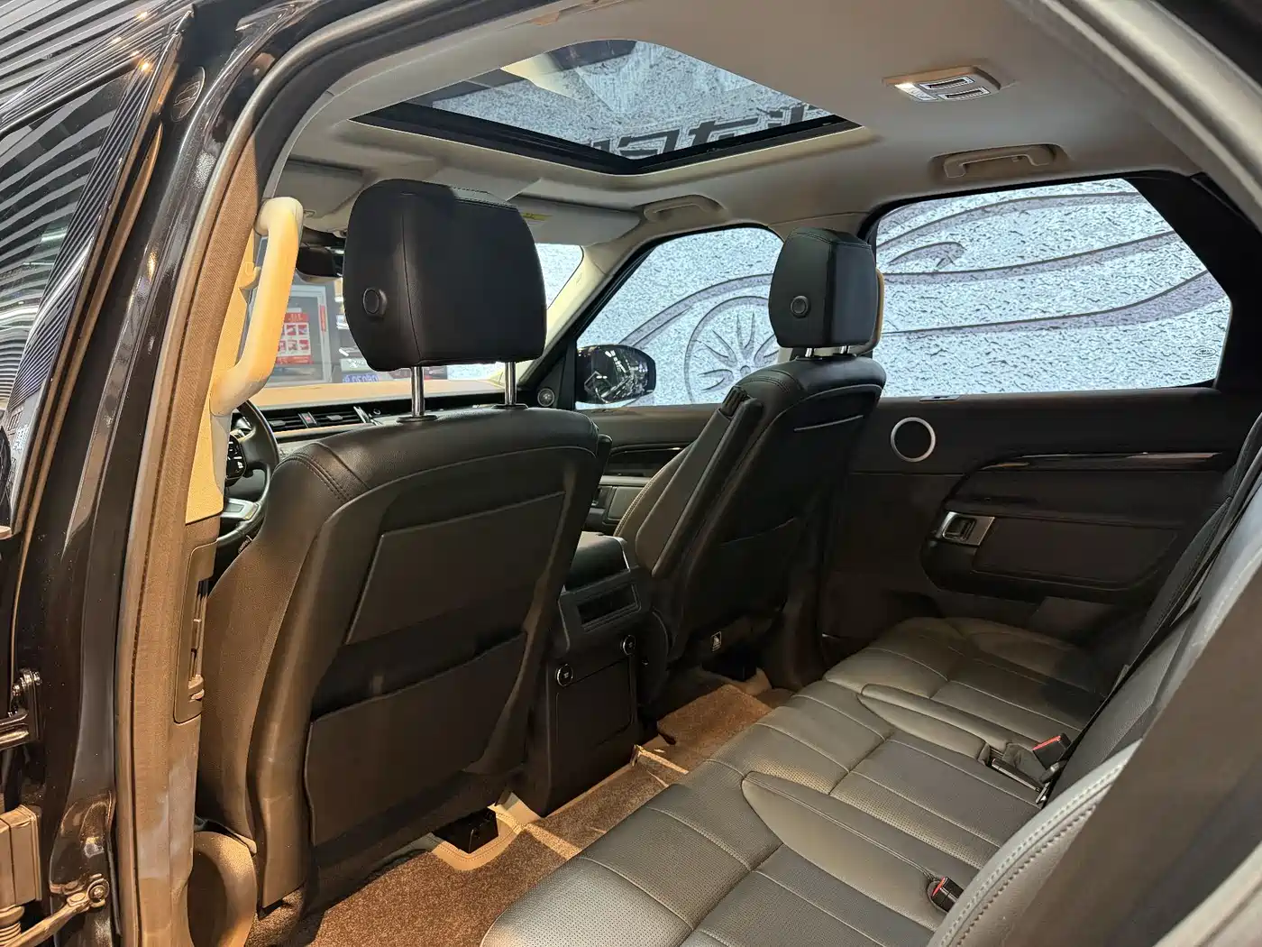 Land Rover Discovery 2019 2.0T SE фото 8