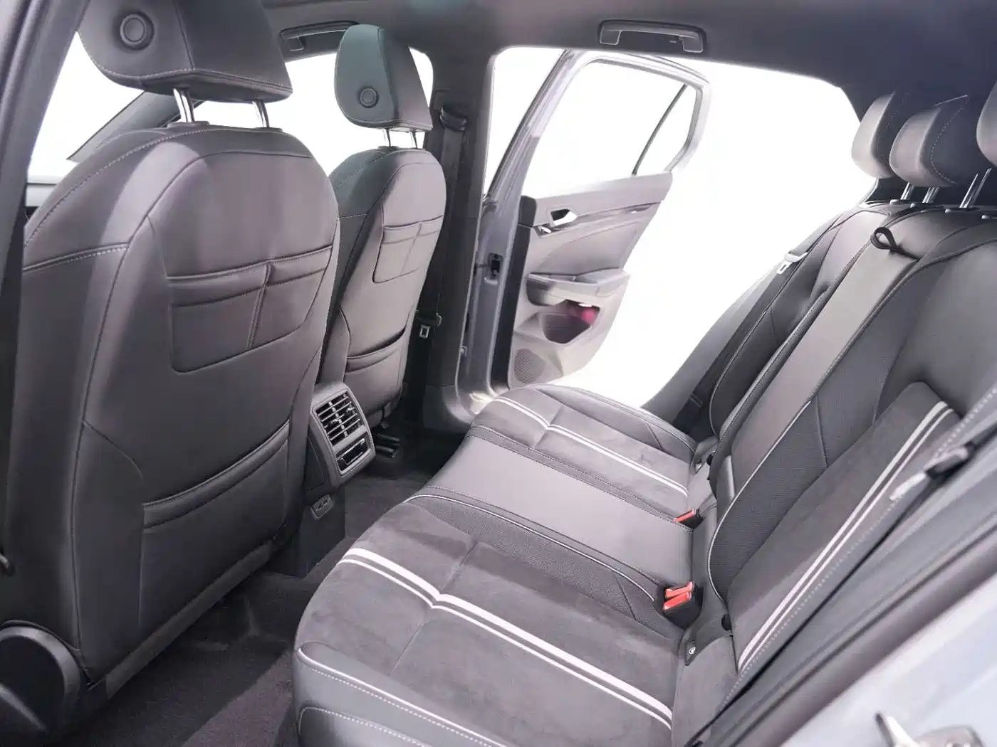 Volkswagen Golf 2021 280TSI DSG R-Line фото 12