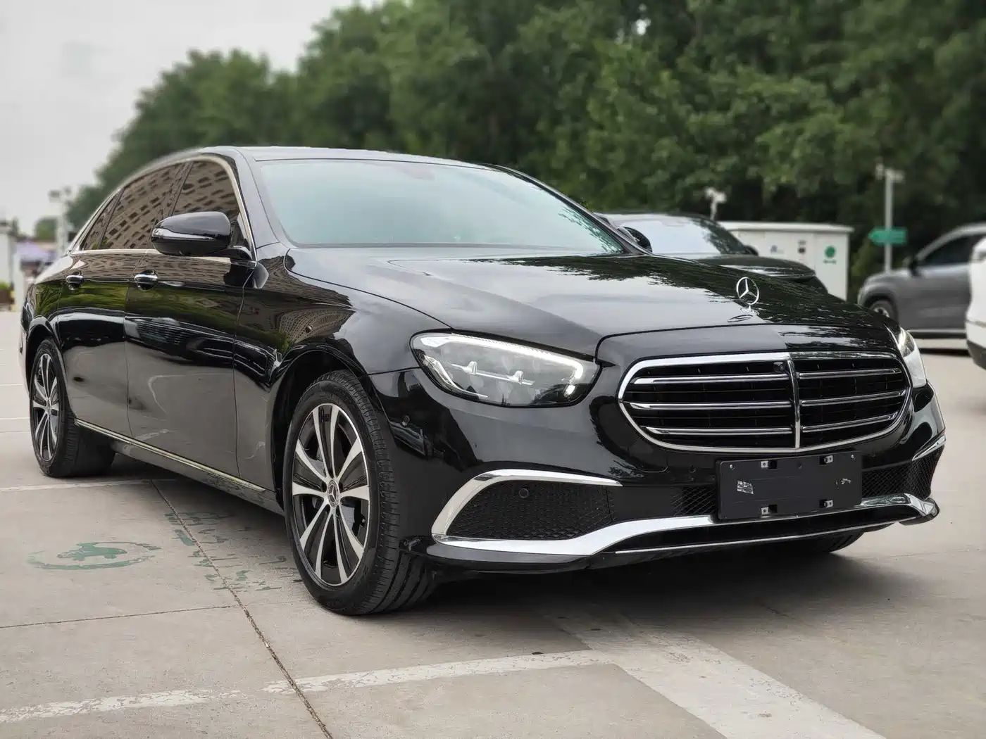 Mercedes-Benz E-Class New Energy 2022 E 350 e L Plug-in Hybrid Sports Sedan фото 3