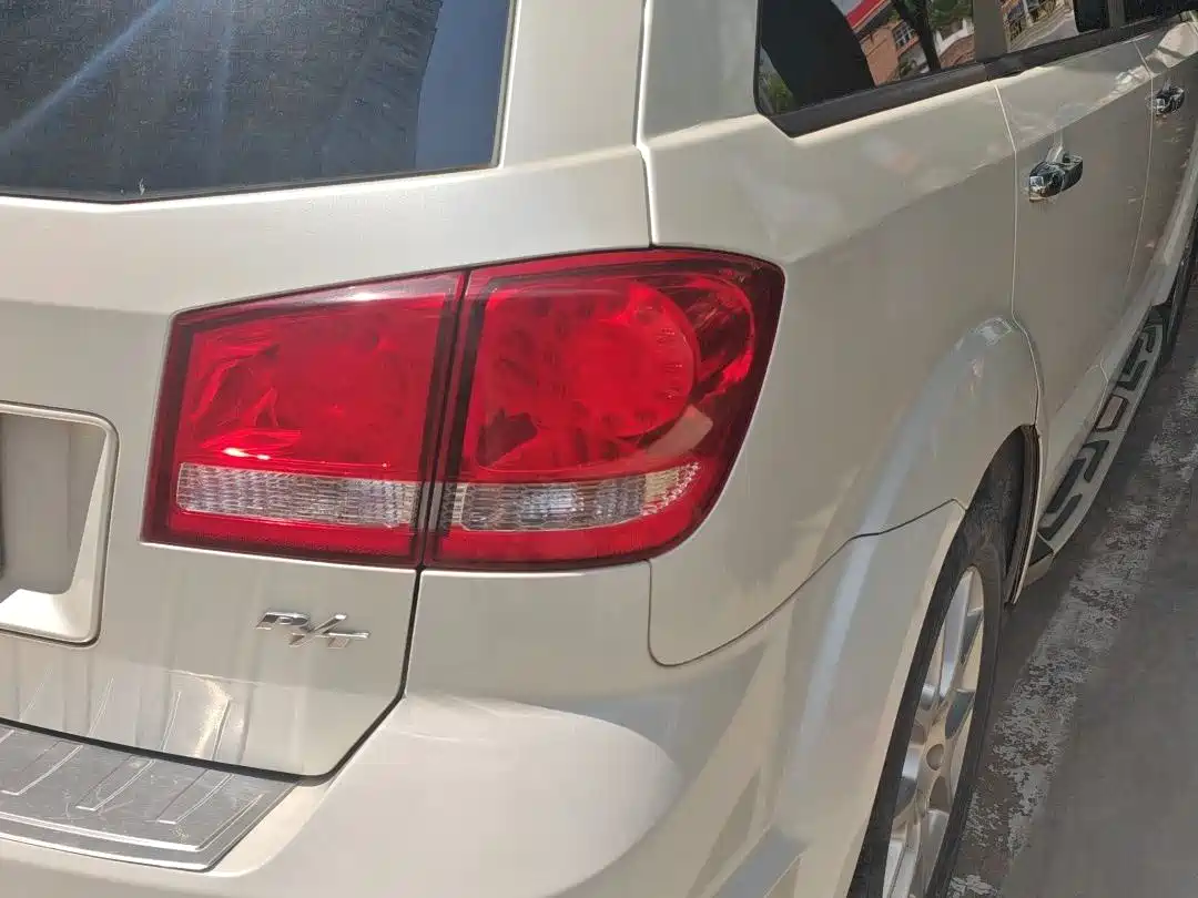 Dodge Journey 2014 2013 Model 2.4L 2WD Premium Edition