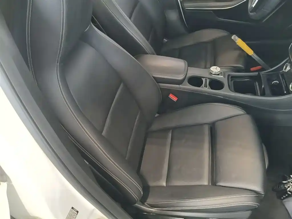 Mercedes-Benz GLA 2016 GLA 200 Dynamic фото 25