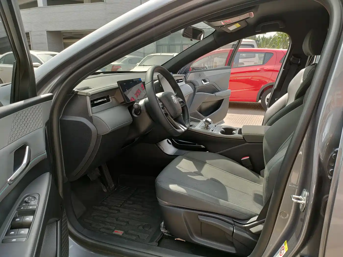 BYD Qin PLUS 2025 DM-i Smart Drive 55KM Leader фото 21
