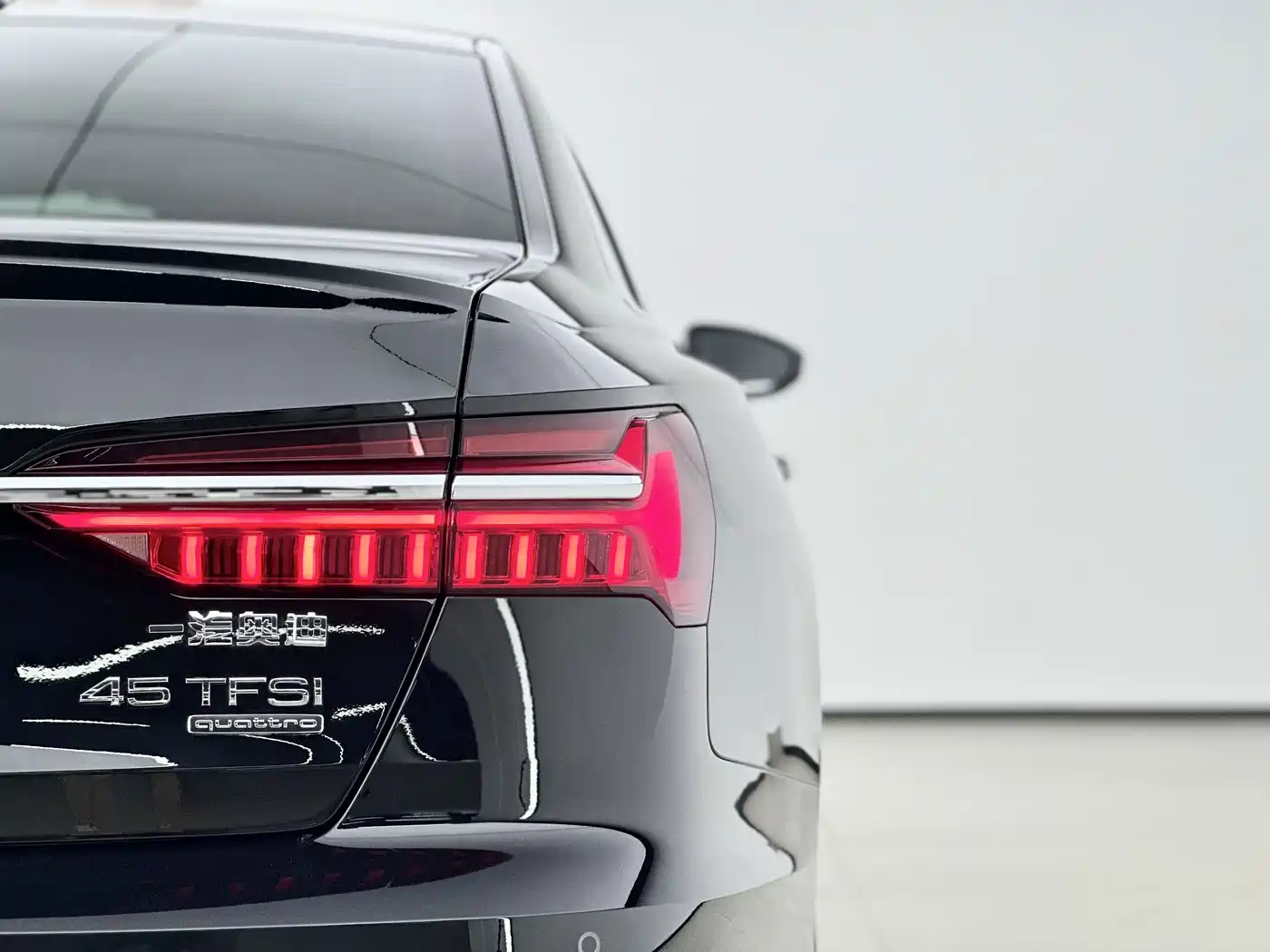 Фото 8 - Audi A6L