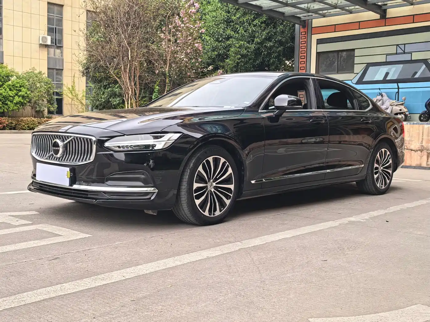 Volvo S90 2024 B5 Momentum Luxury Edition