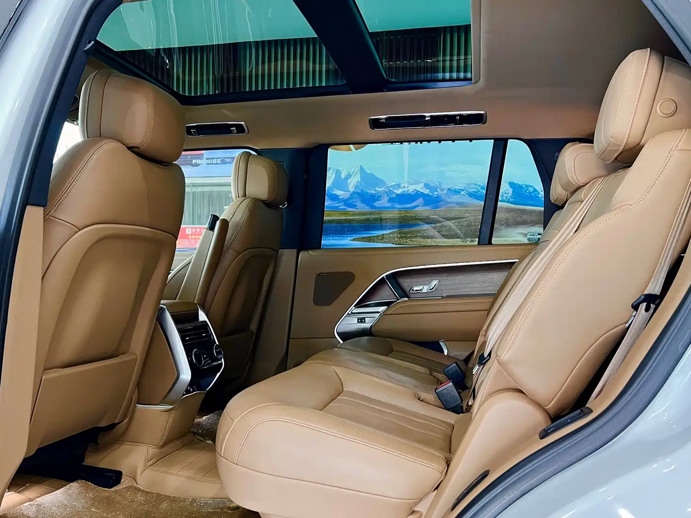 Land Rover Range Rover 2024 3.0 L6 400PS Golden Age Extended 7-Seater фото 10