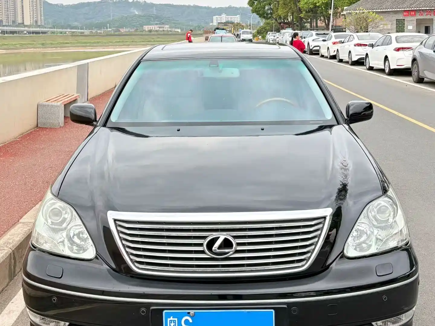 Фото 3 - Lexus LS