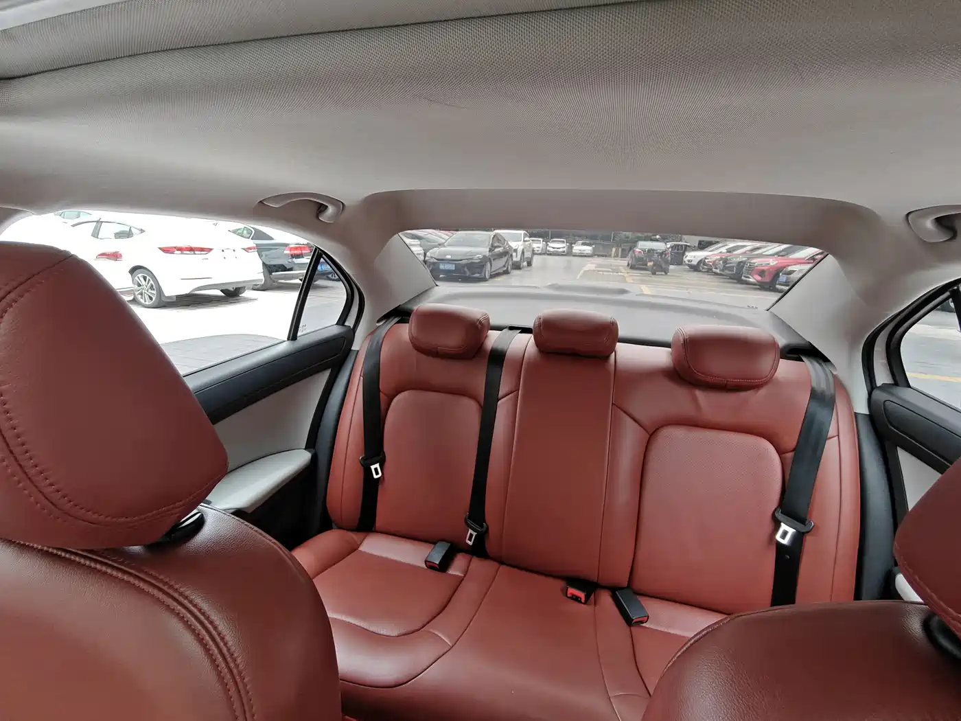Škoda Rapid 2016 1.6L Manual Pioneer Edition фото 15