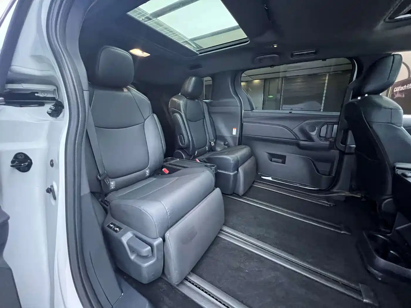Toyota Granvia 2025 2024 2.5L Hybrid Luxury