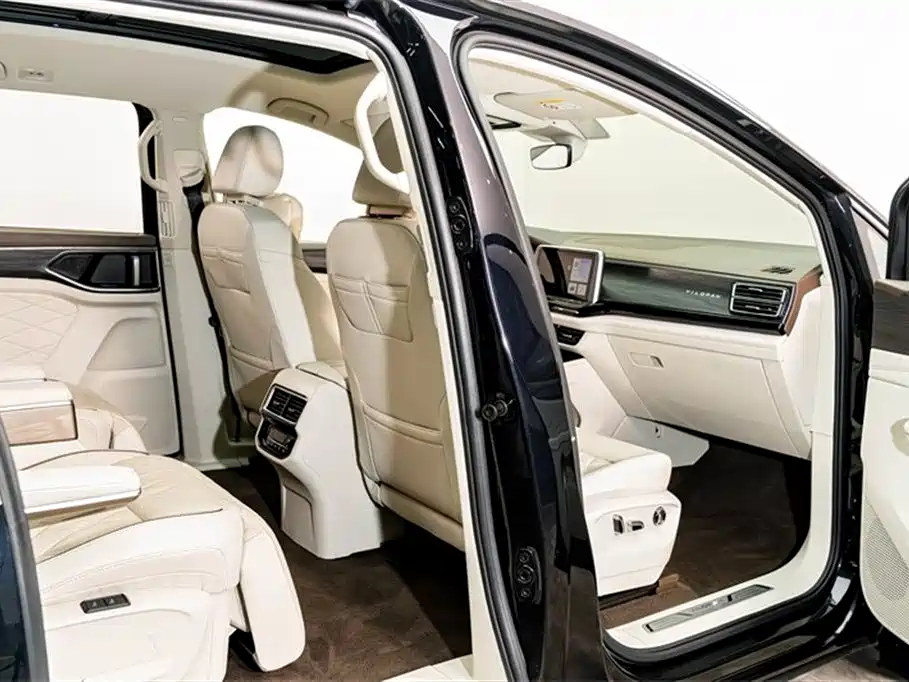 Volkswagen Viloran 2023 380TSI Premium Edition фото 26