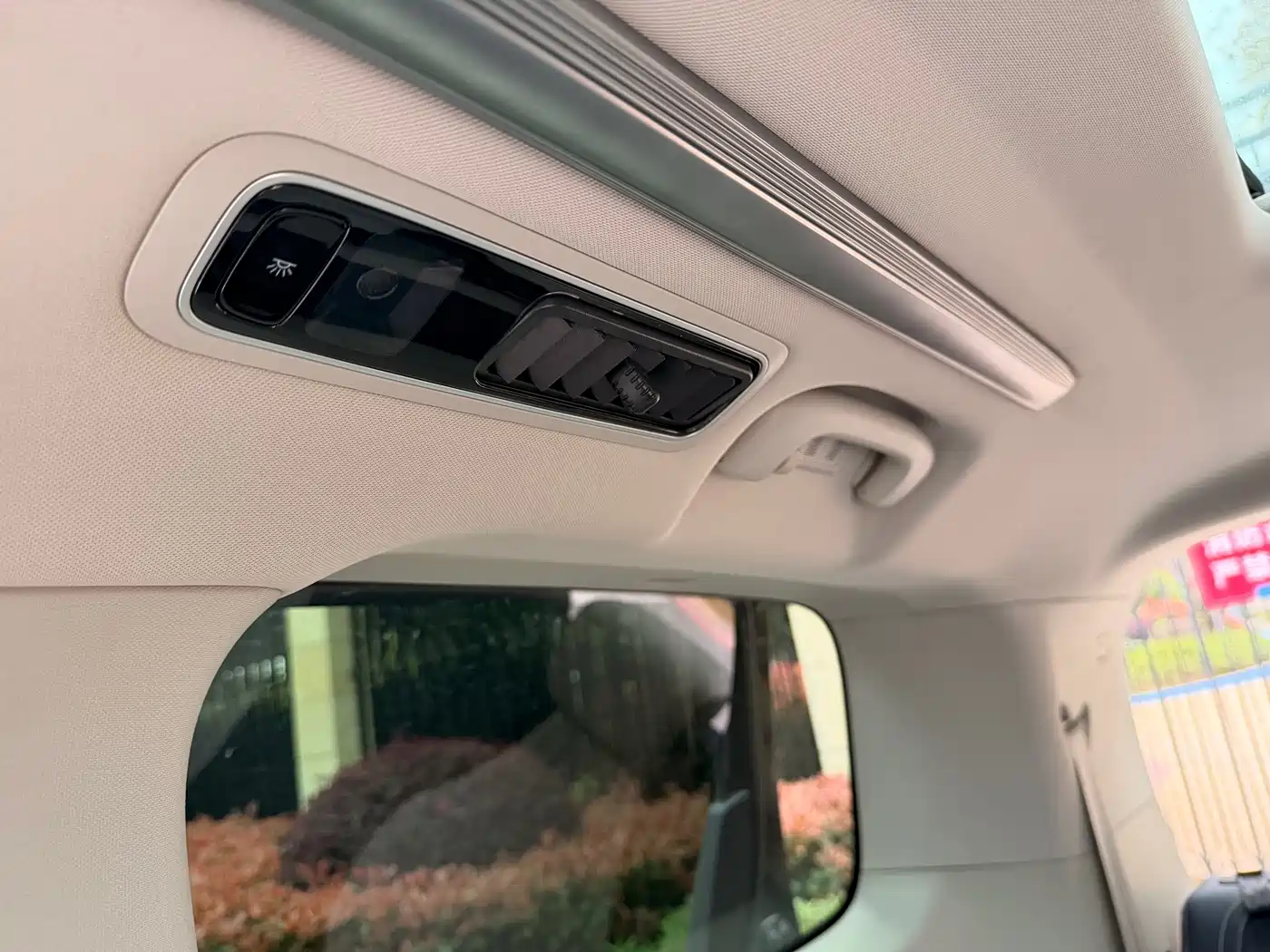 SAIC Maxus Maxus G90 2022 2.0T Nebula 7-Seater Edition фото 28