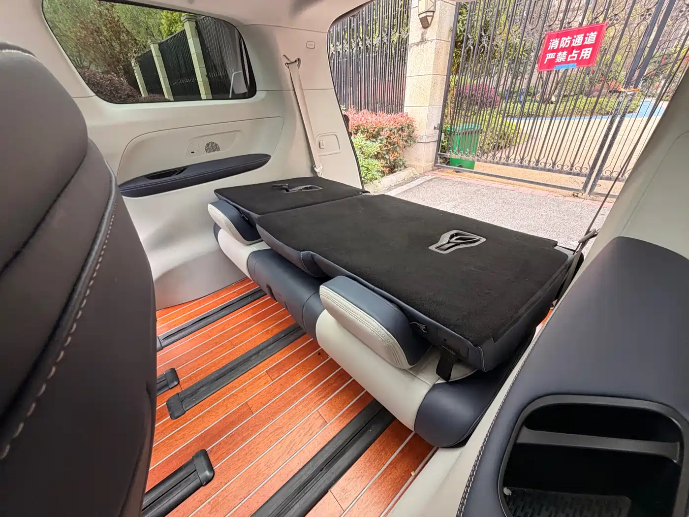 SAIC Maxus Maxus G90 2022 2.0T Nebula 7-Seater Edition фото 48
