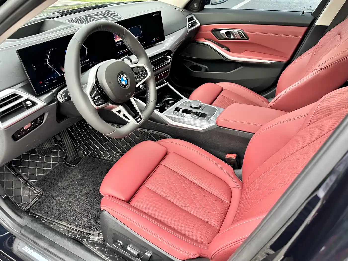 BMW 3 Series 2026 330Li M Sport Shadowline Package фото 13