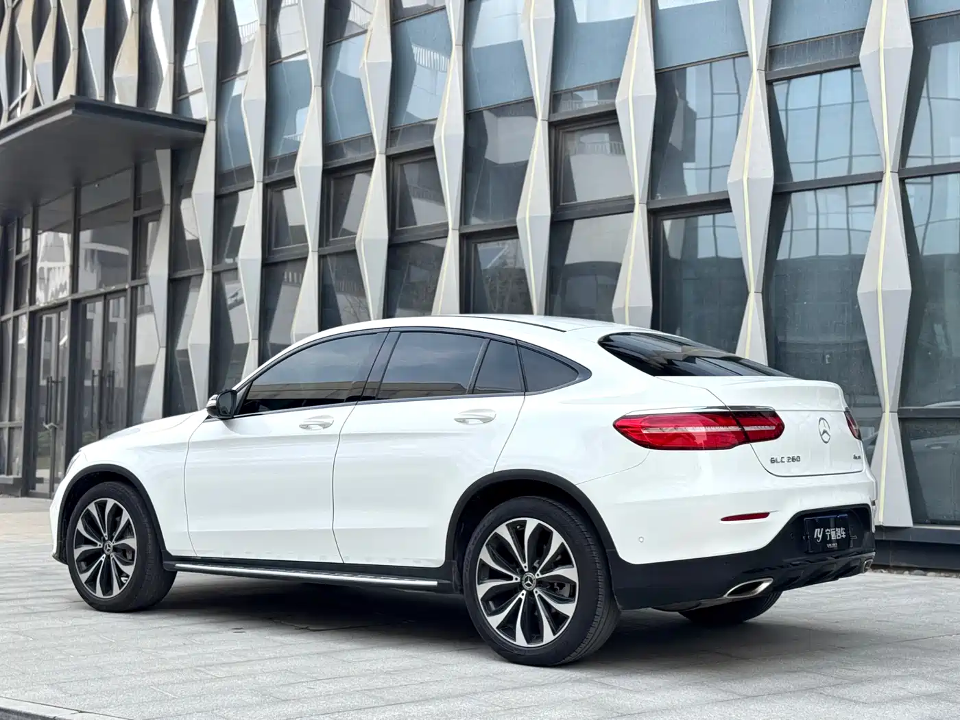 Mercedes-Benz GLC Coupe 2018 GLC 260 4MATIC Coupe SUV фото 20