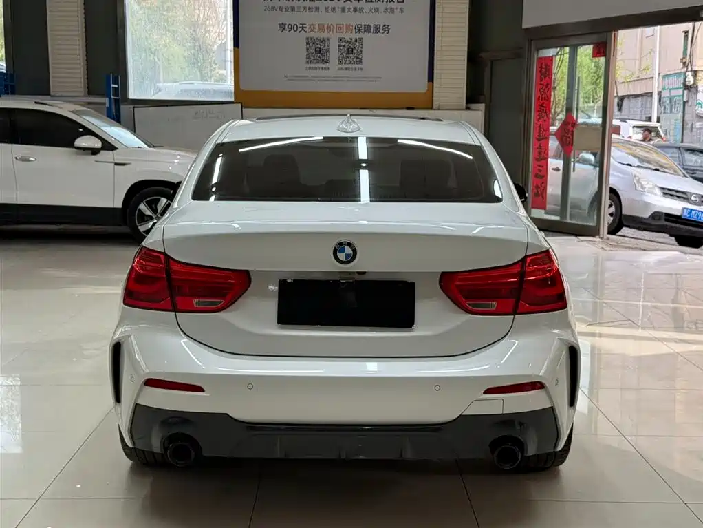 BMW 1 Series 2022 120i M Sport Shadow Edition фото 5