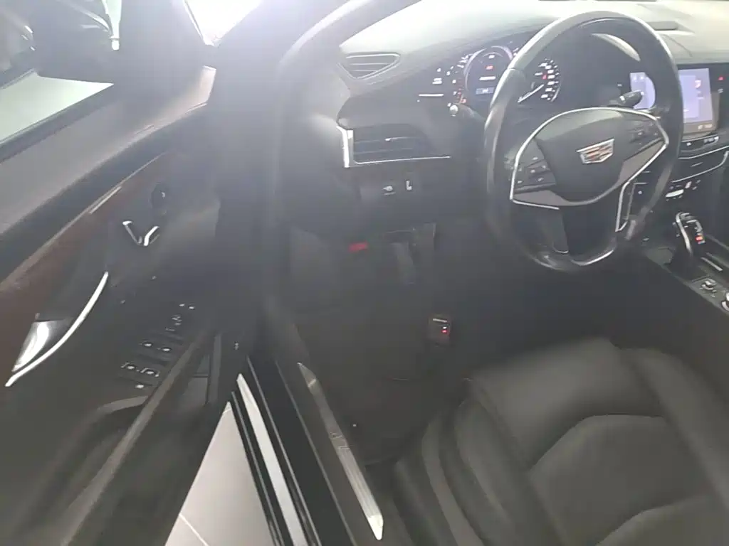 Фото 16 - Cadillac CT6