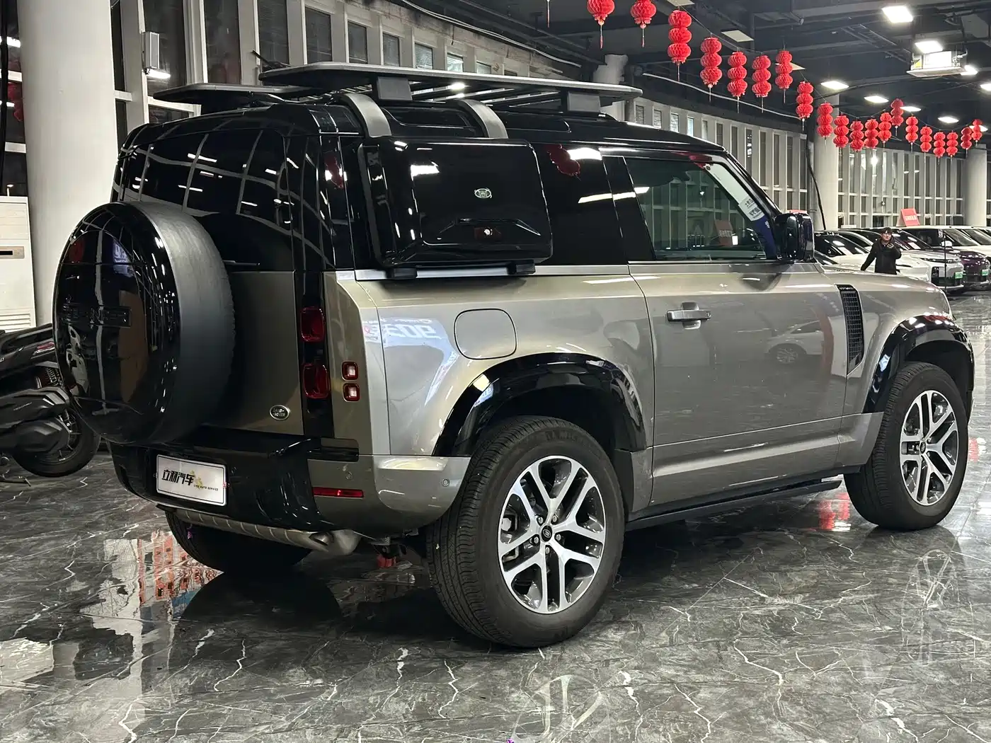Land Rover Defender 2023 Facelift 90 3.0T P400 XS фото 21
