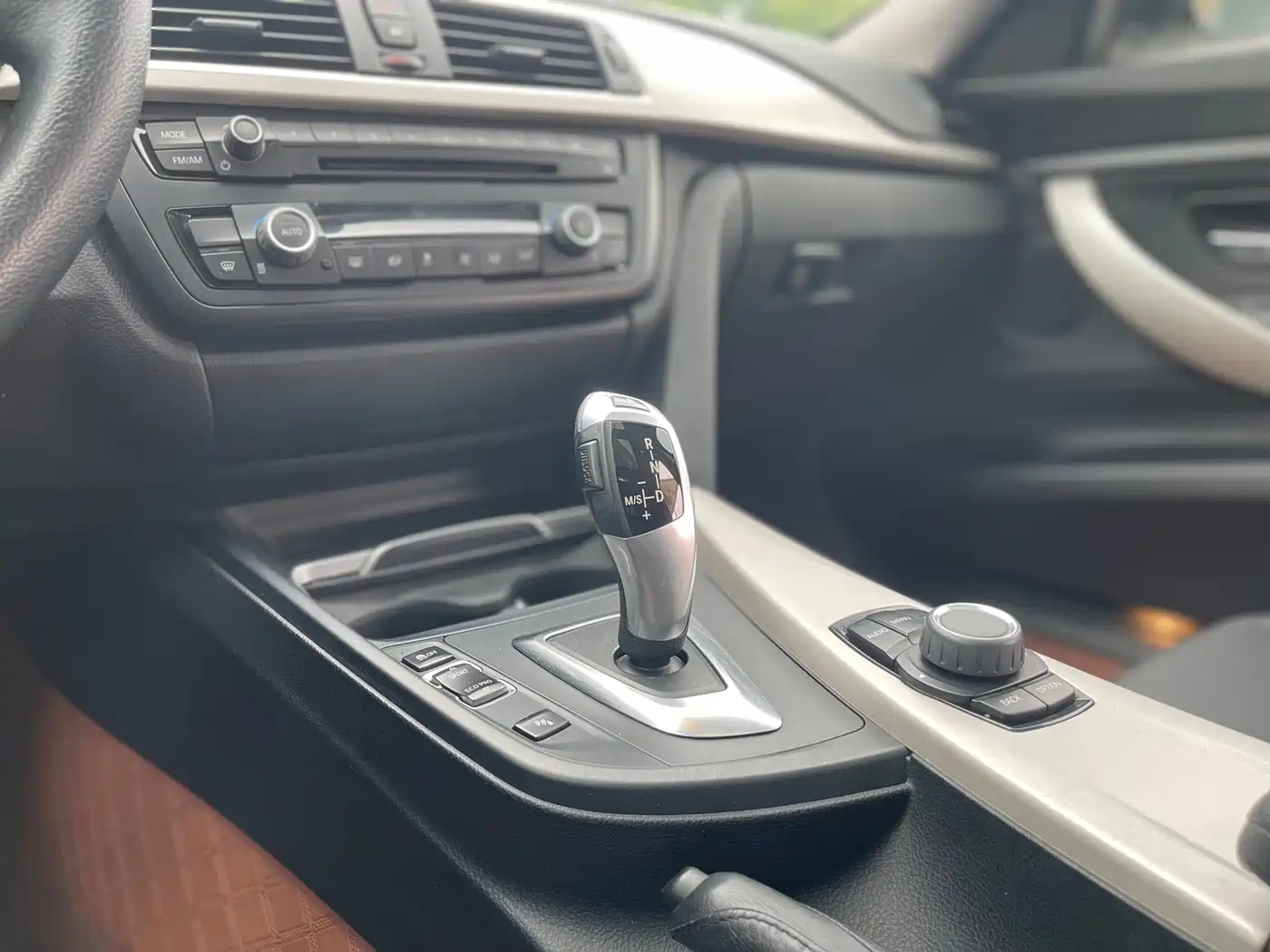 BMW 3 Series GT 2013 Model 320i Leading фото 4