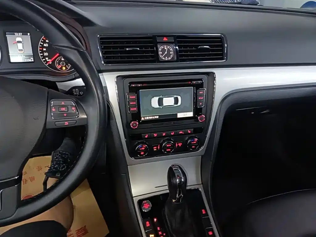 Volkswagen Passat 2015 1.8TSI DSG Prestige Edition фото 13