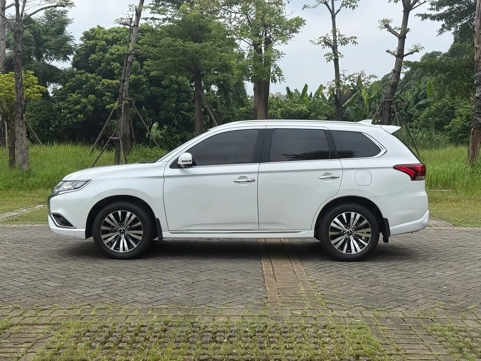 Фото 5 - Mitsubishi Outlander