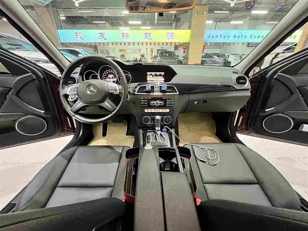 Фото 25 - Mercedes-Benz C-Class