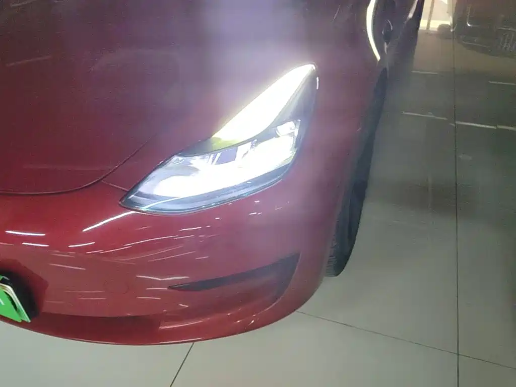 Фото 24 - Tesla Model 3